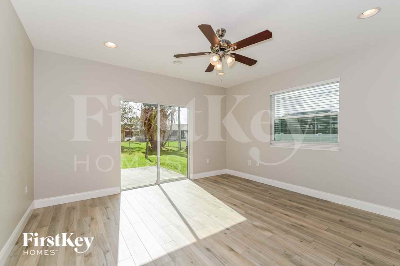 1215 Sw 11th Pl - Photo 6 of 18