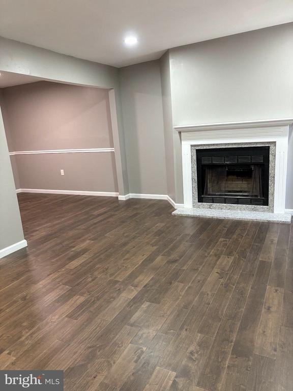 5 Tudor Ct - Photo 3 of 42