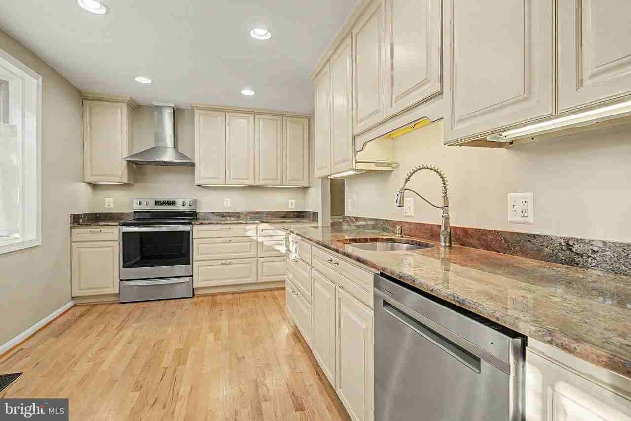 8203 Doctor Craik Ct - Photo 5 of 40