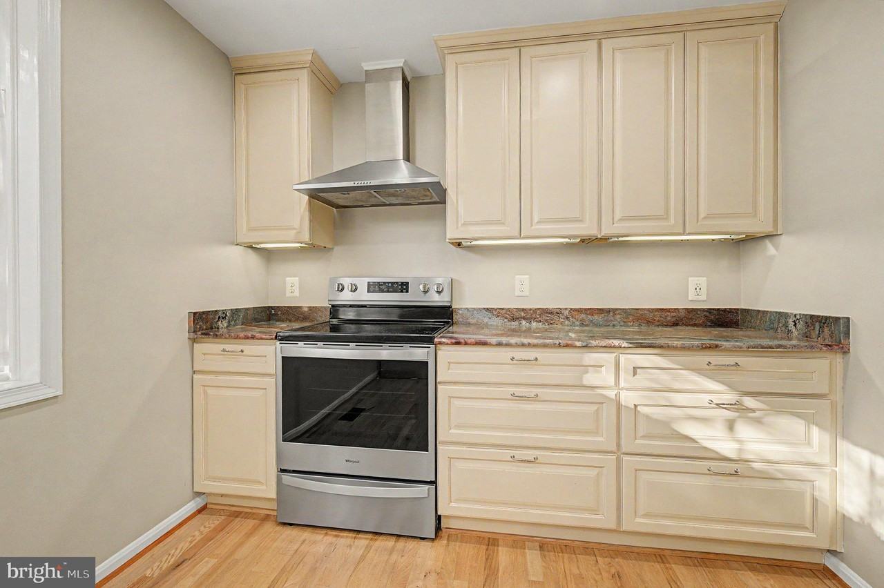 8203 Doctor Craik Ct - Photo 7 of 40