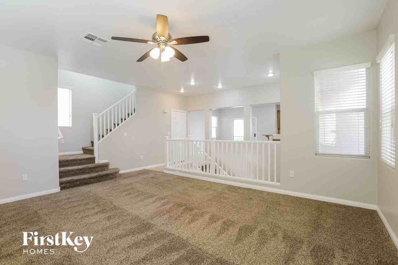 9518 Leaping Lizard St - Photo 4 of 15