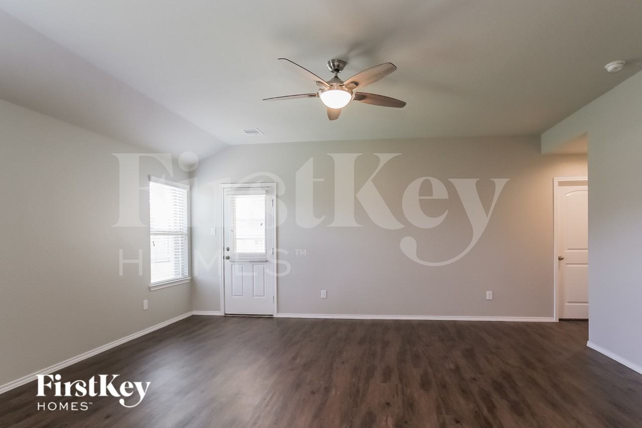 14103 Locke Point Ct - Photo 2 of 15