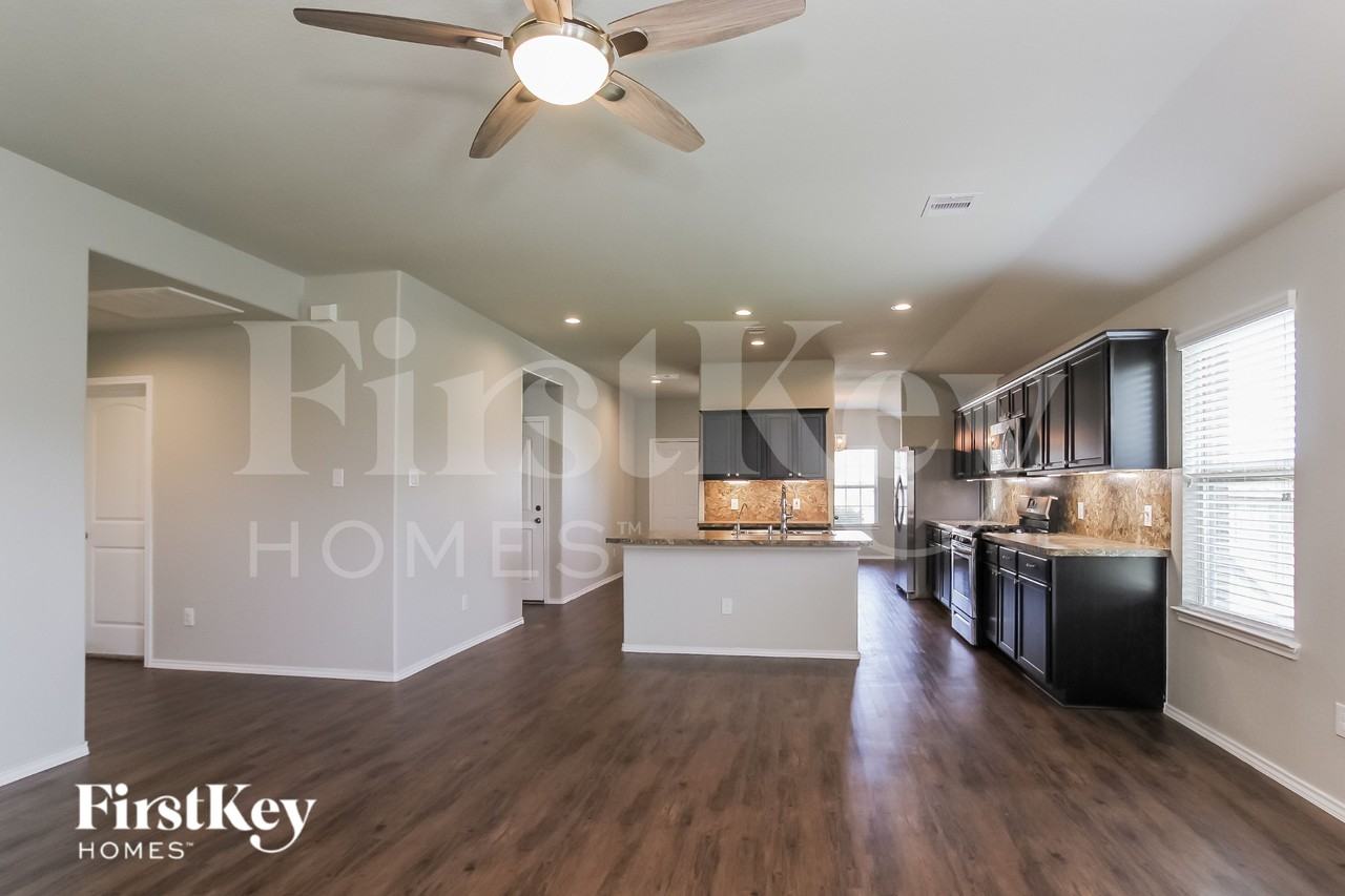 14103 Locke Point Ct - Photo 3 of 15