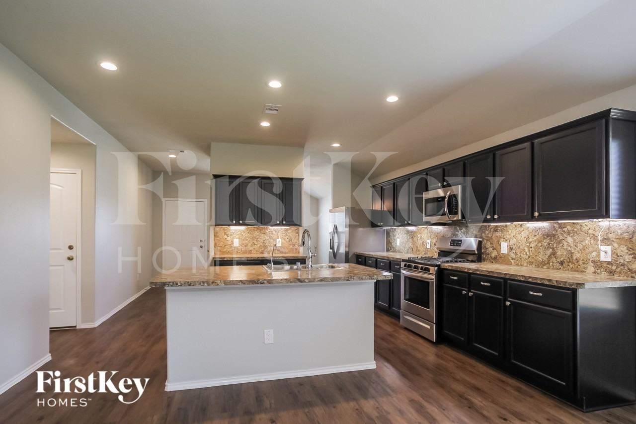14103 Locke Point Ct - Photo 5 of 15