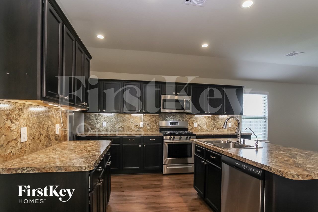 14103 Locke Point Ct - Photo 6 of 15