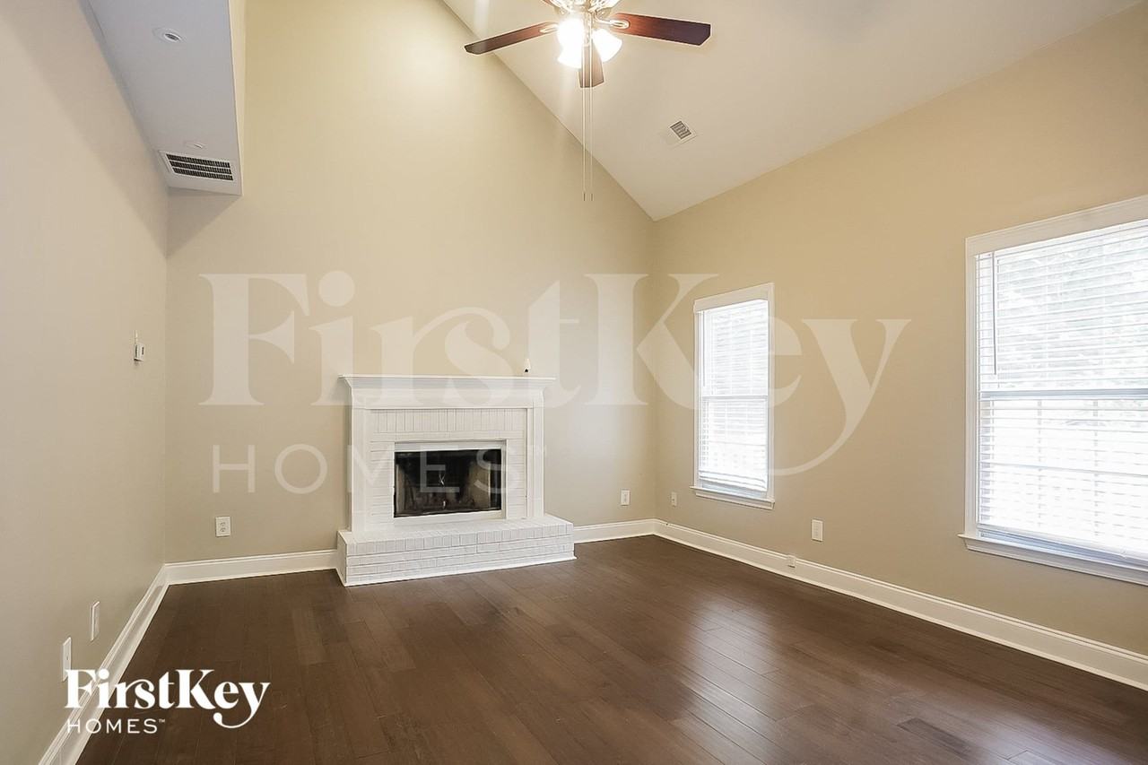 2718 English Saddle Ct - Photo 2 of 15