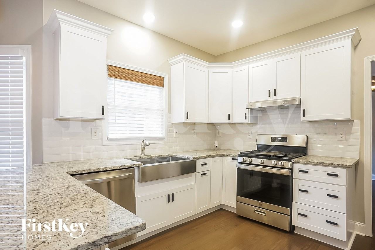 2718 English Saddle Ct - Photo 4 of 15