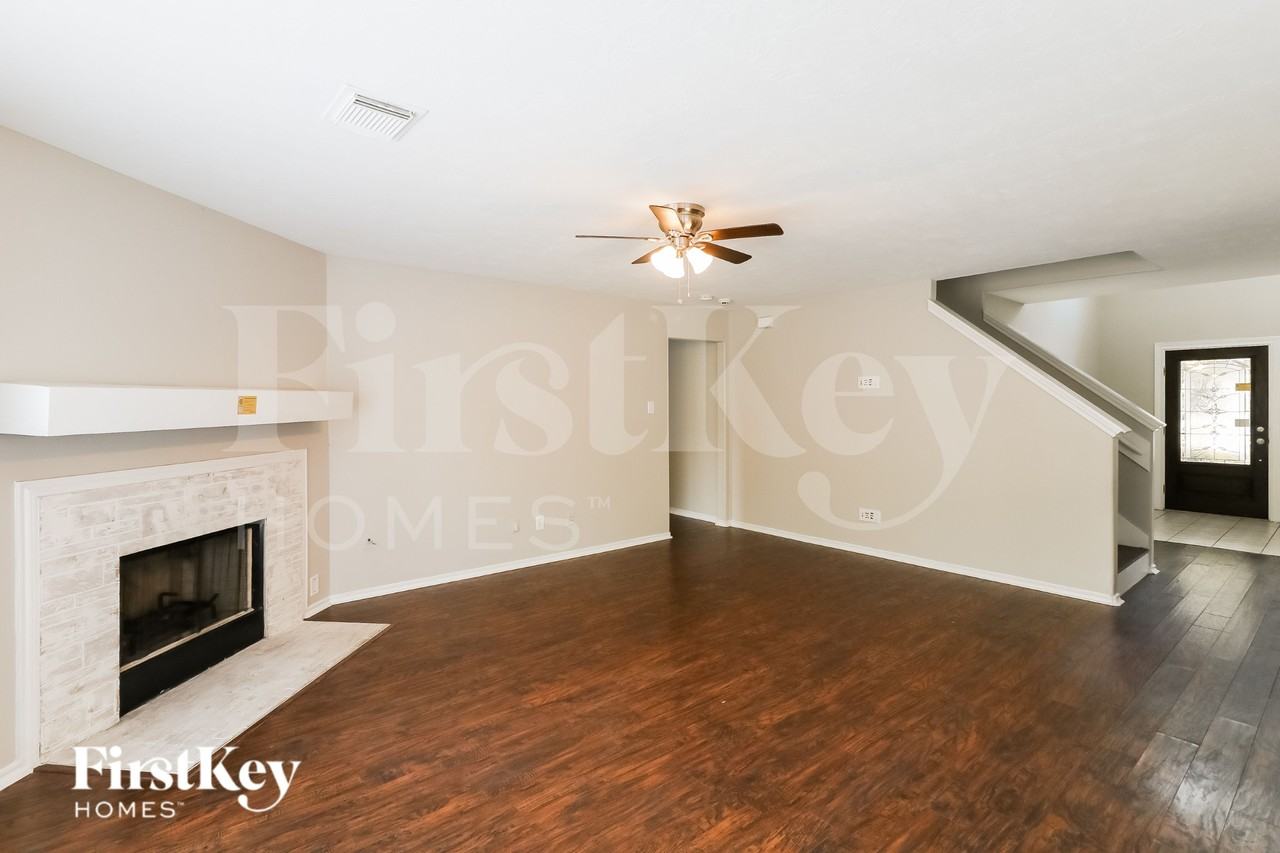 5709 Montclair Hill Ln - Photo 3 of 16