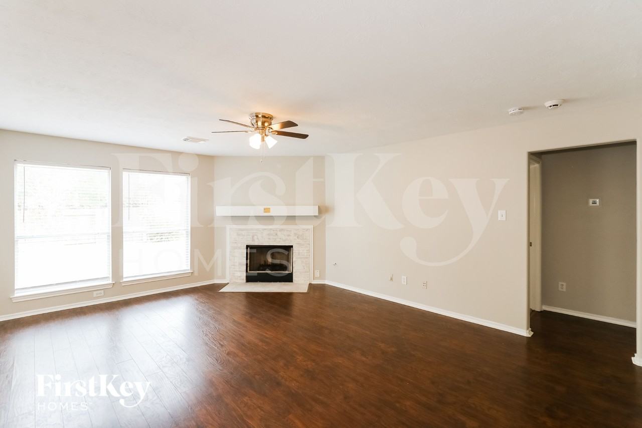 5709 Montclair Hill Ln - Photo 4 of 16