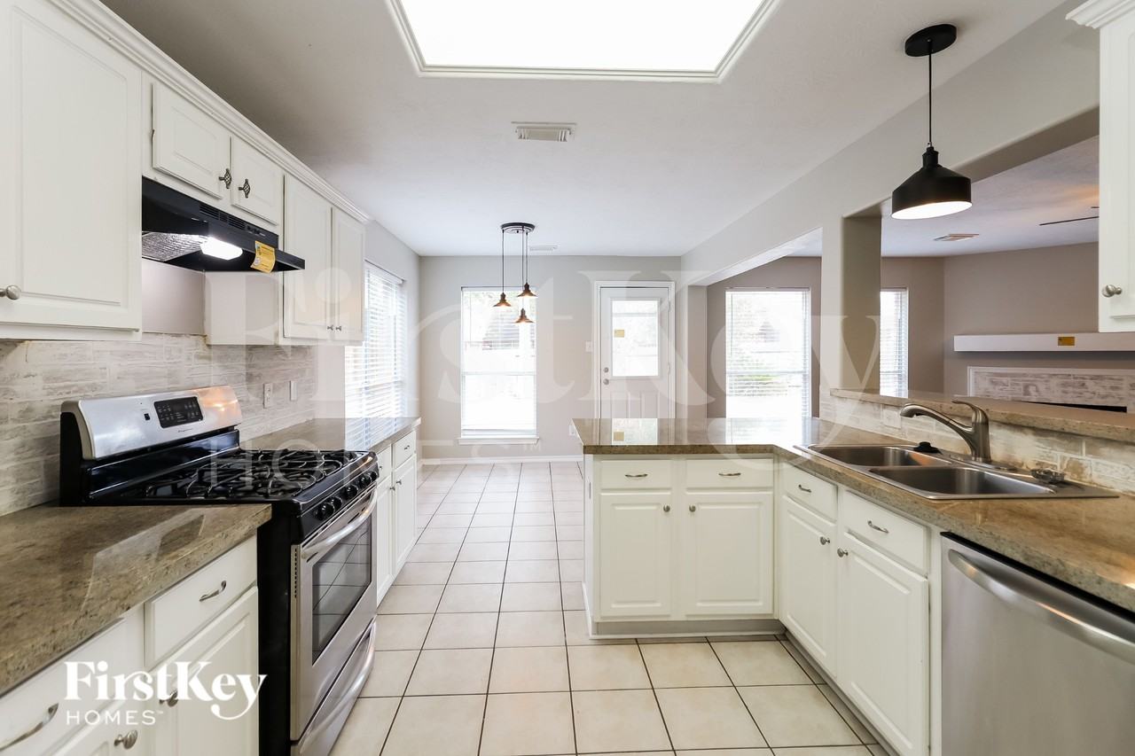 5709 Montclair Hill Ln - Photo 6 of 16