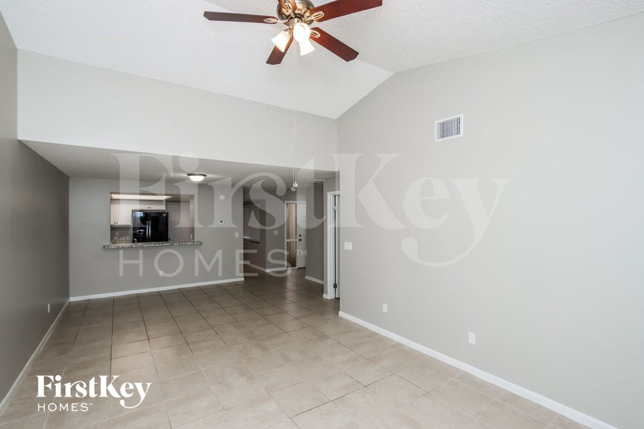 1739 Goldfinch Ct - Photo 4 of 16