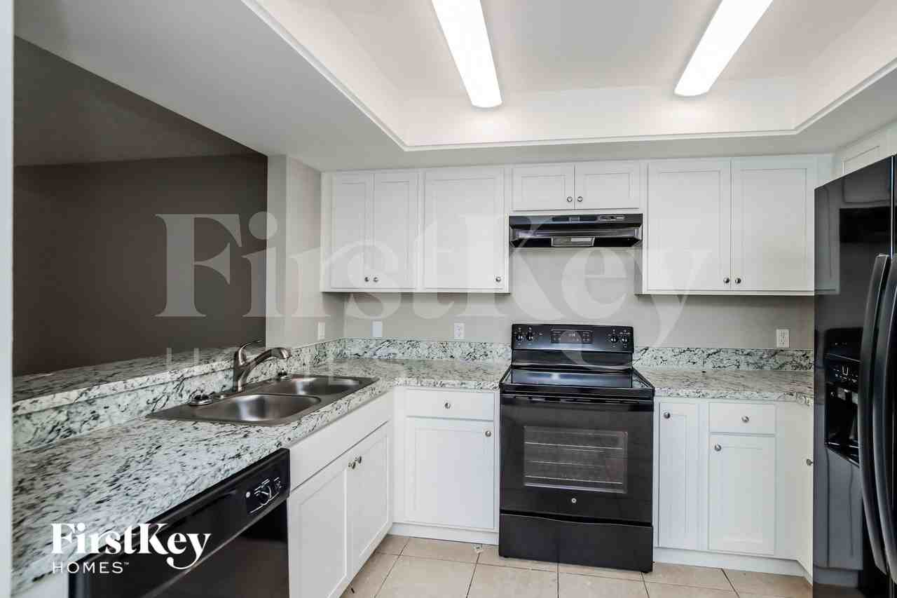 1739 Goldfinch Ct - Photo 6 of 16