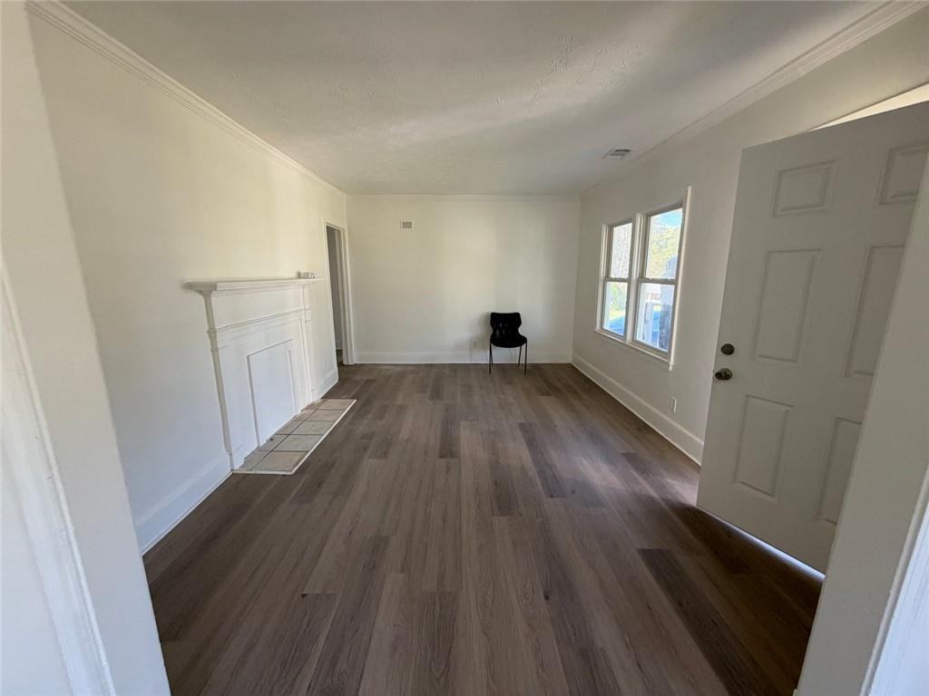 952 Estes Dr Sw - Photo 4 of 14