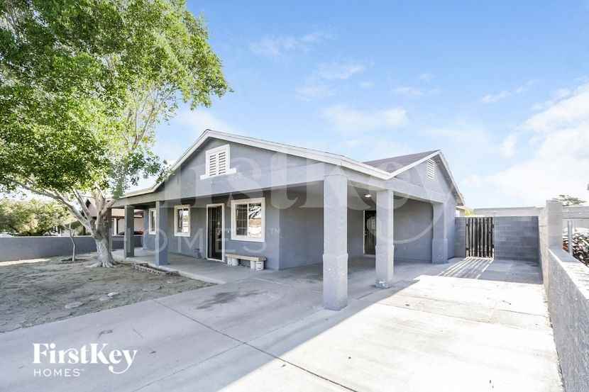 8439 S 9th Pl - Photo 2 of 15