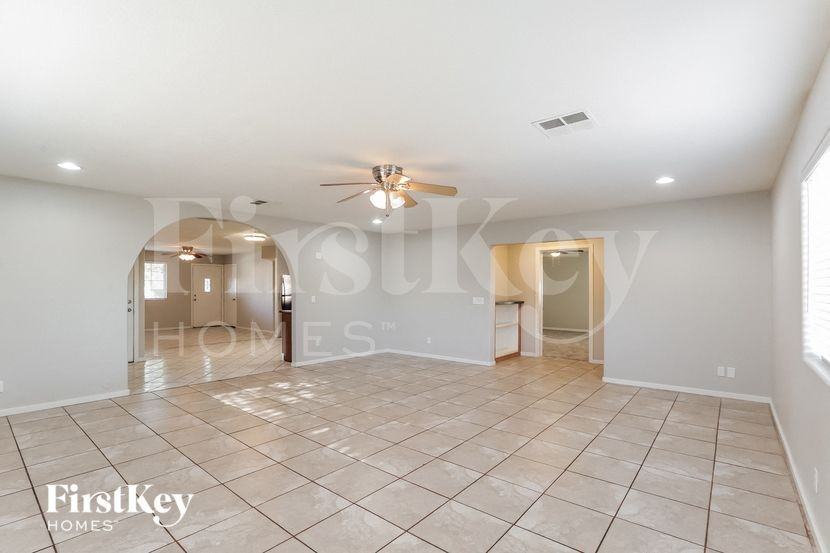 8439 S 9th Pl - Photo 3 of 15