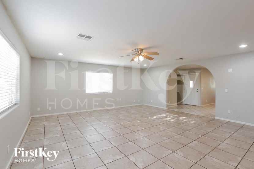 8439 S 9th Pl - Photo 4 of 15