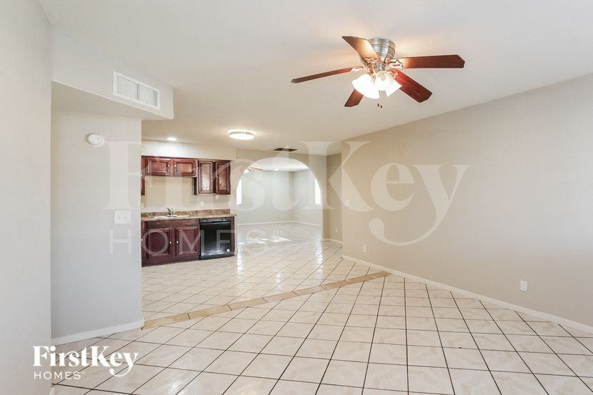 8439 S 9th Pl - Photo 5 of 15