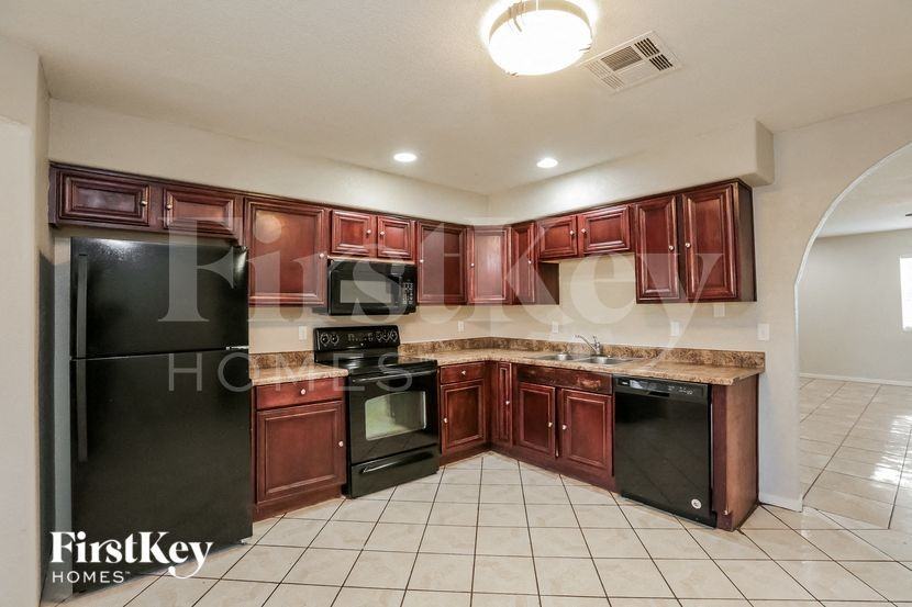 8439 S 9th Pl - Photo 6 of 15