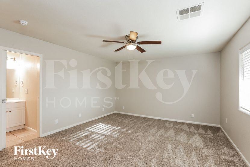 8439 S 9th Pl - Photo 7 of 15