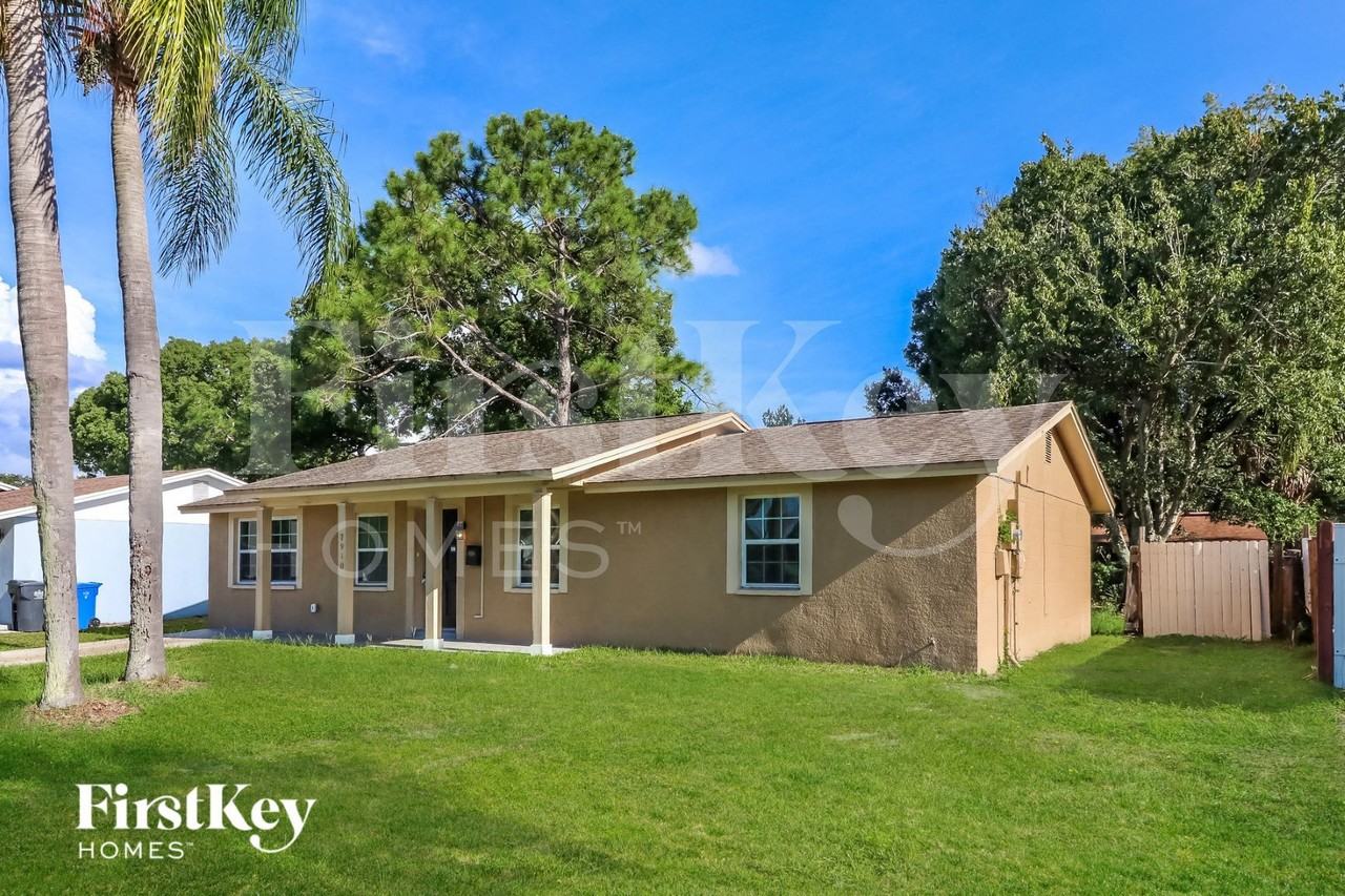 7910 Woodgrove Cir - Photo 2 of 15