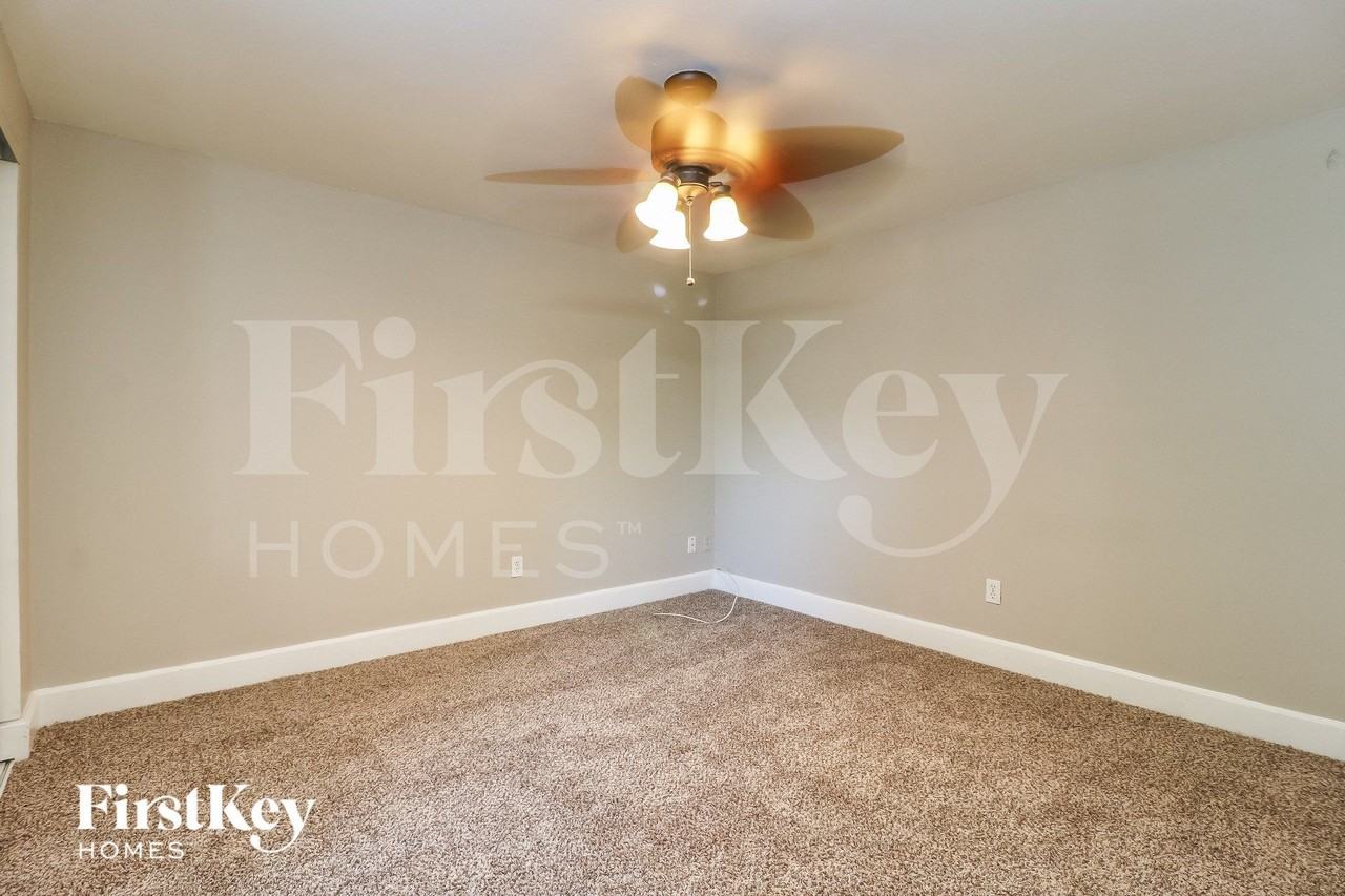 7910 Woodgrove Cir - Photo 3 of 15