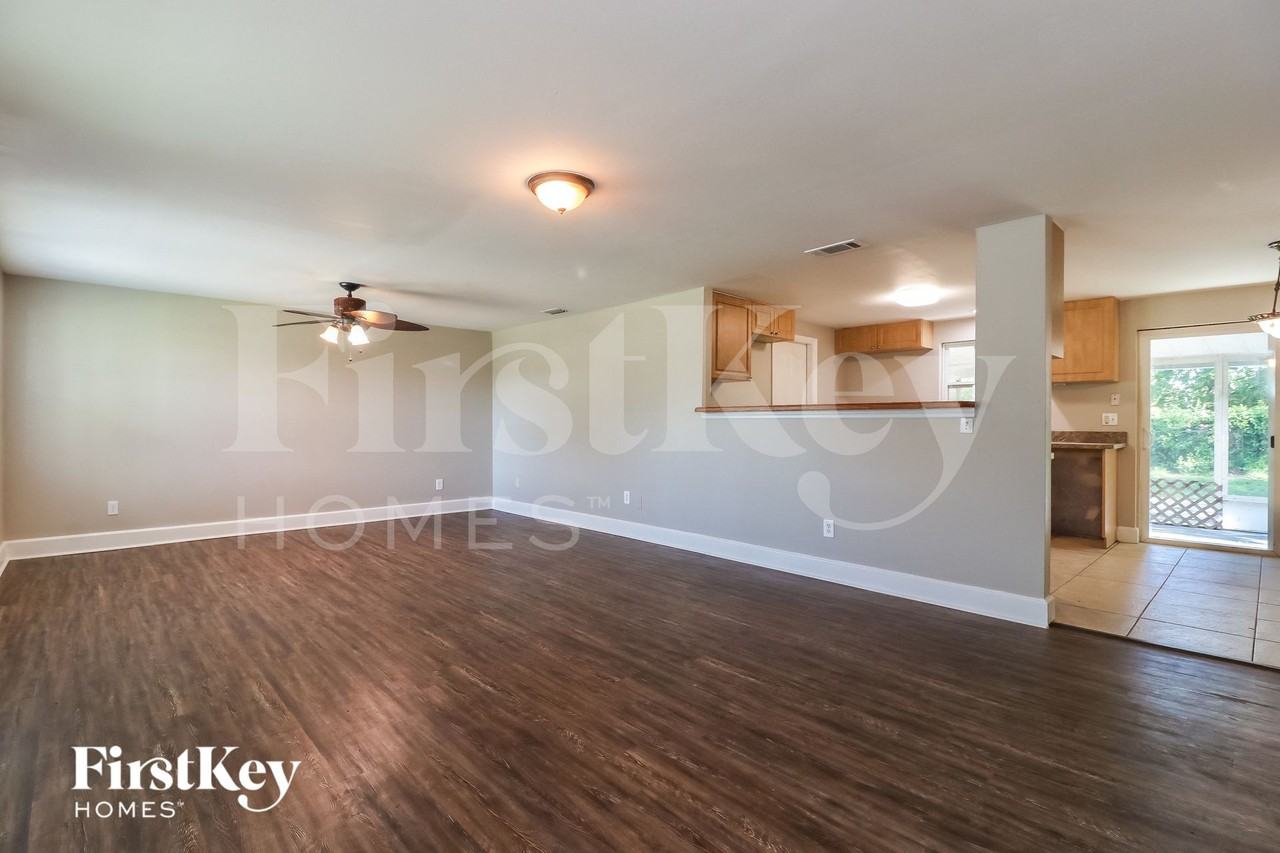 7910 Woodgrove Cir - Photo 5 of 15