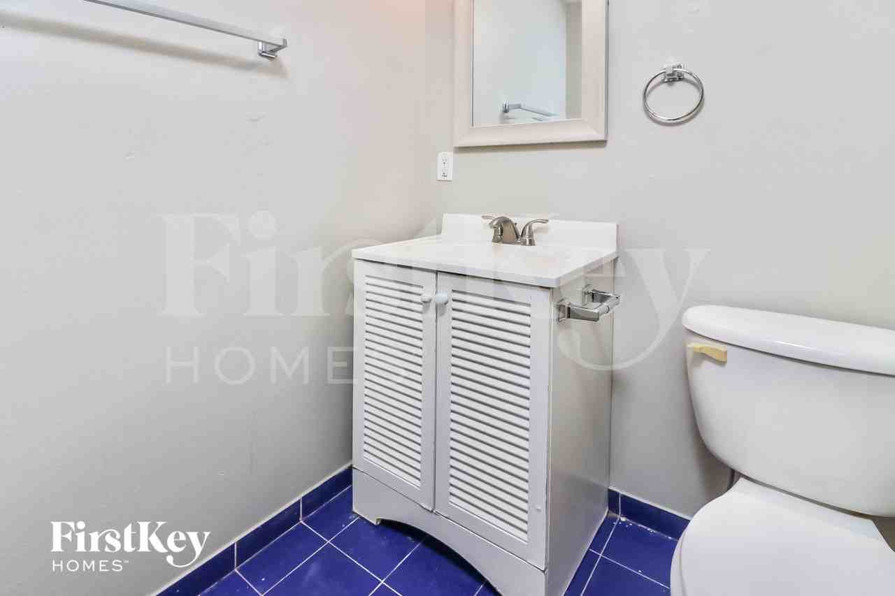 7910 Woodgrove Cir - Photo 7 of 15