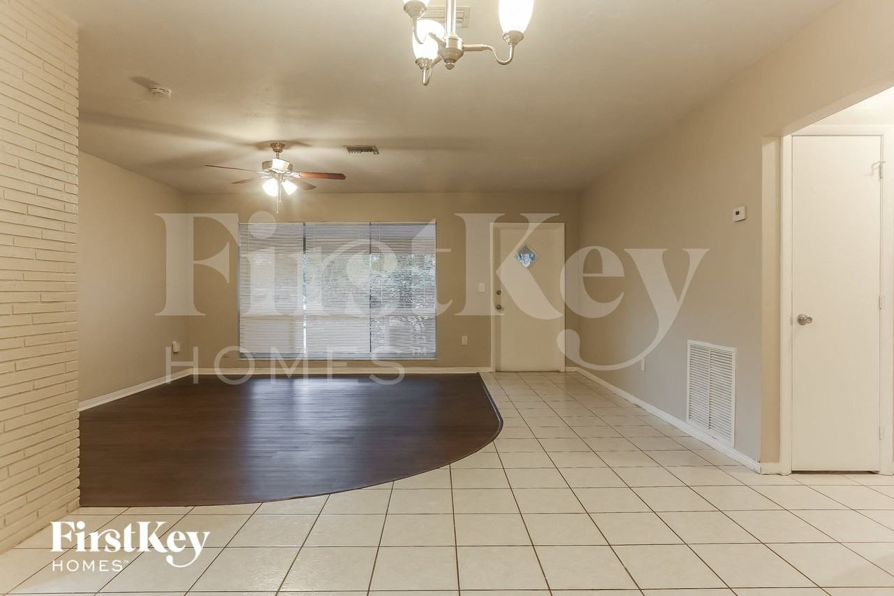 7794 Juniper St - Photo 3 of 15