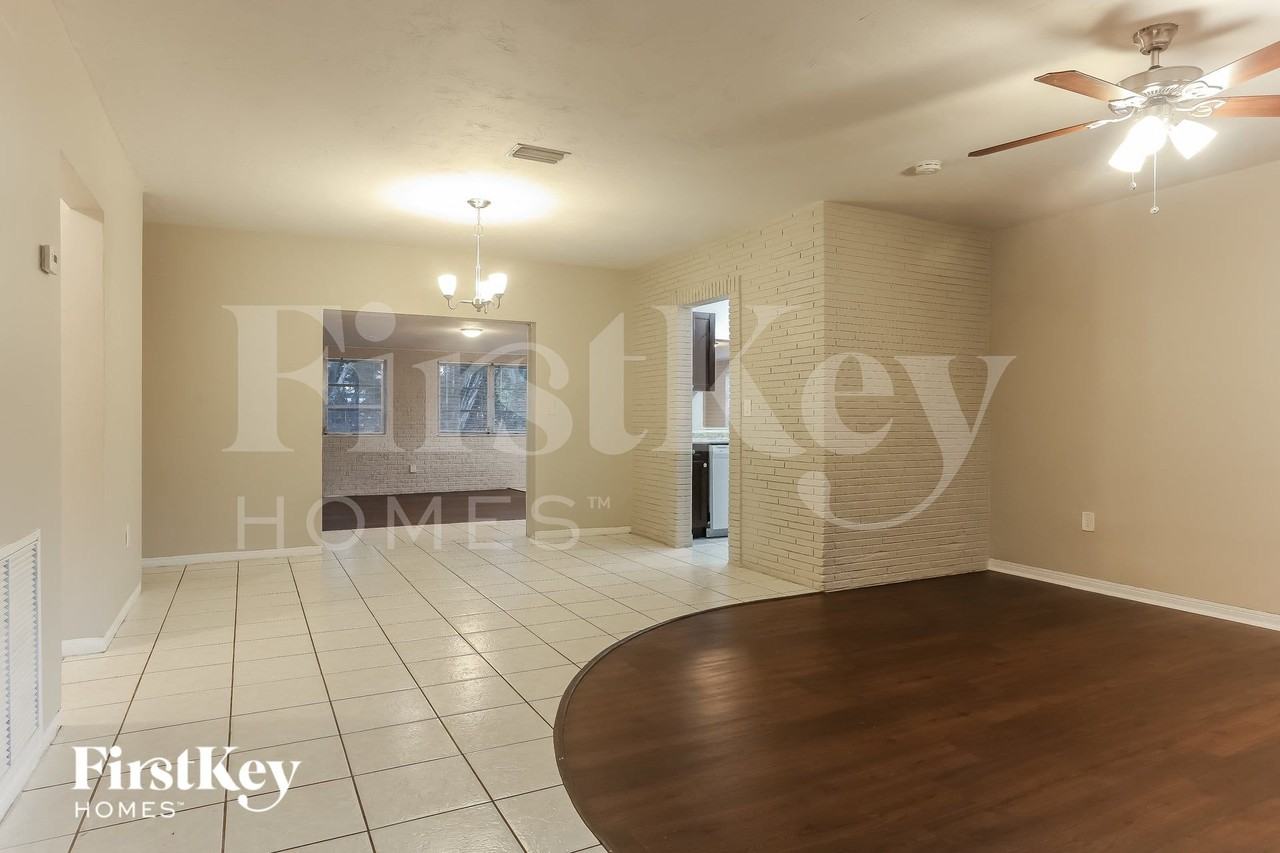 7794 Juniper St - Photo 4 of 15