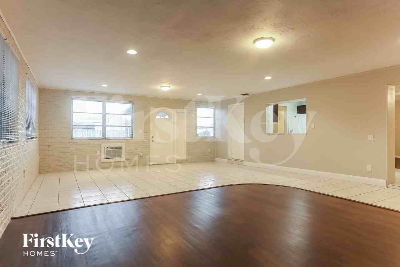7794 Juniper St - Photo 5 of 15