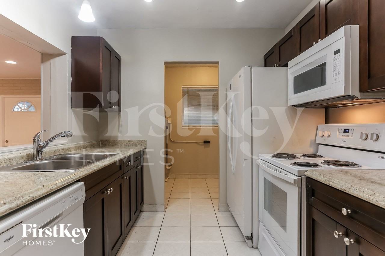 7794 Juniper St - Photo 6 of 15