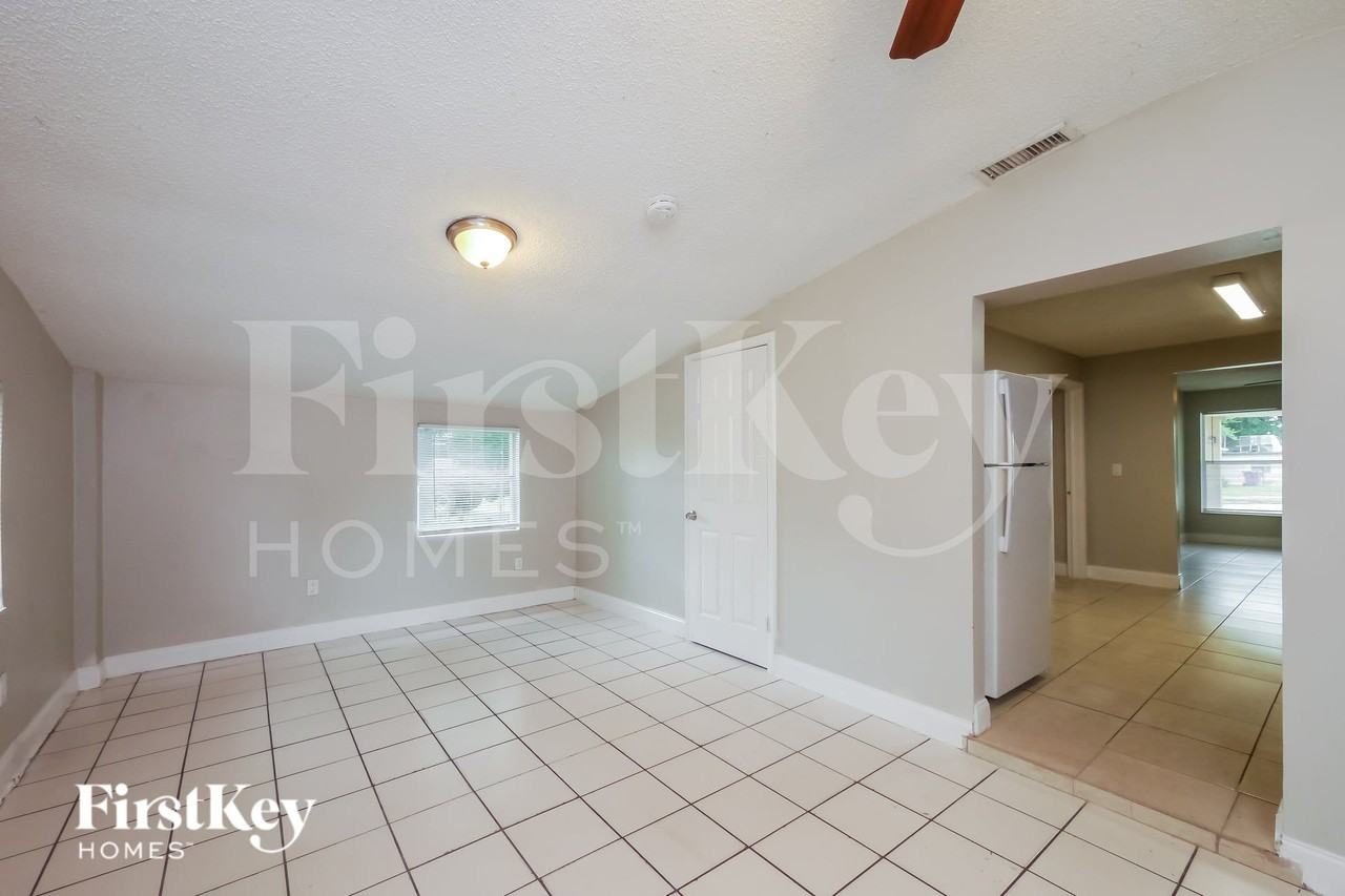 5740 Douglas St - Photo 3 of 16