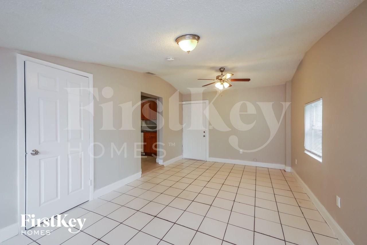 5740 Douglas St - Photo 4 of 16