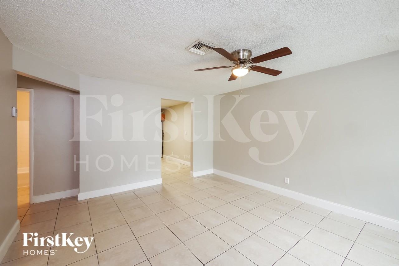 5740 Douglas St - Photo 7 of 16