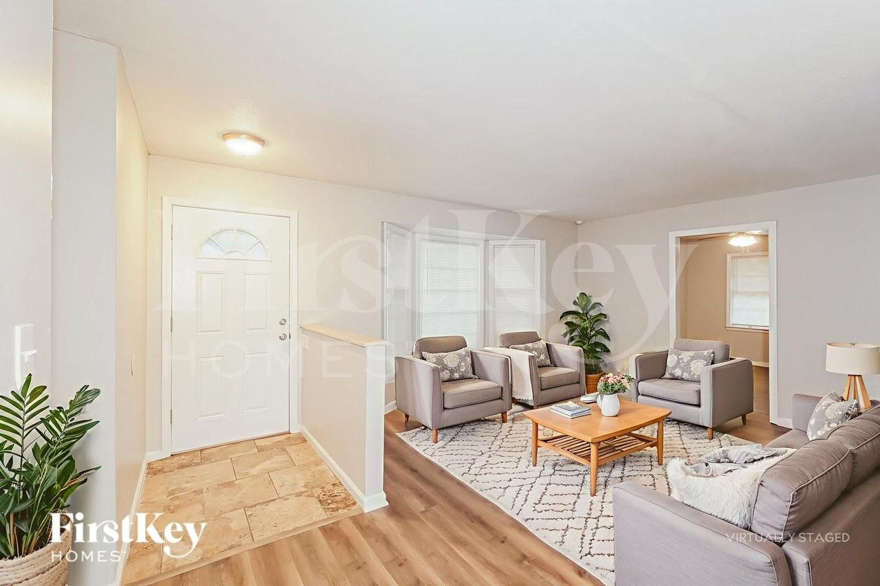 5613 Manning Ave - Photo 4 of 19