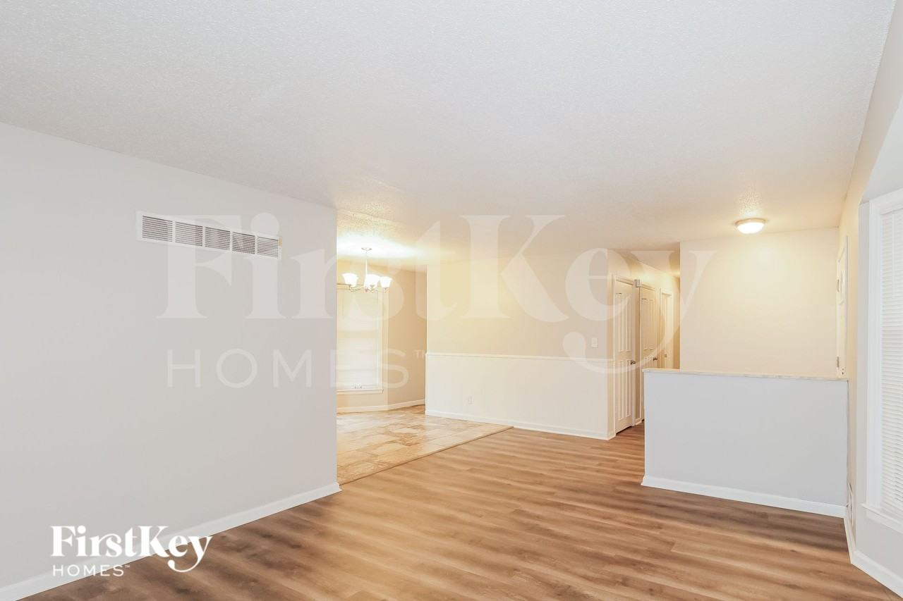 5613 Manning Ave - Photo 5 of 19