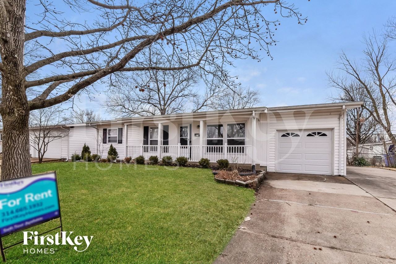 370 Falcon Dr - Photo 2 of 15