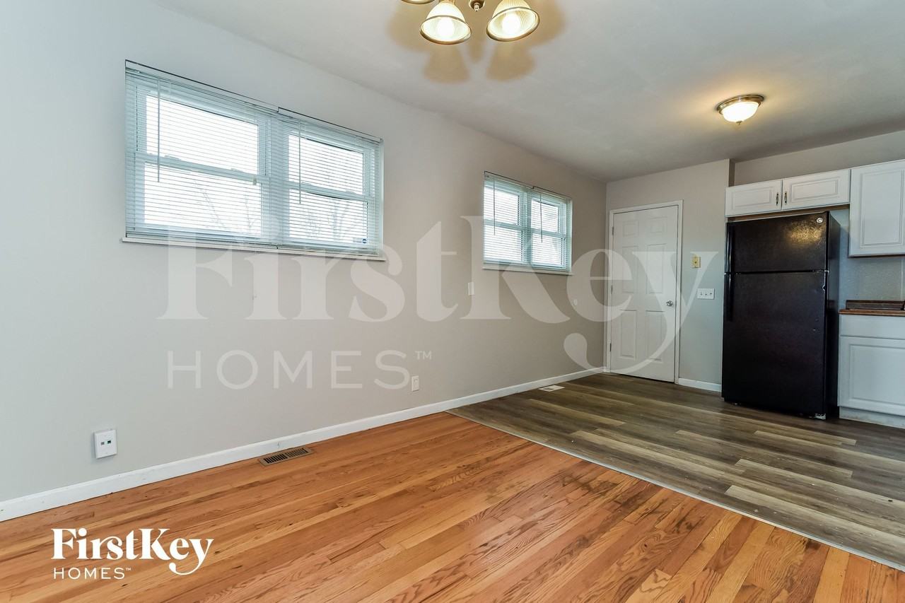 370 Falcon Dr - Photo 5 of 15