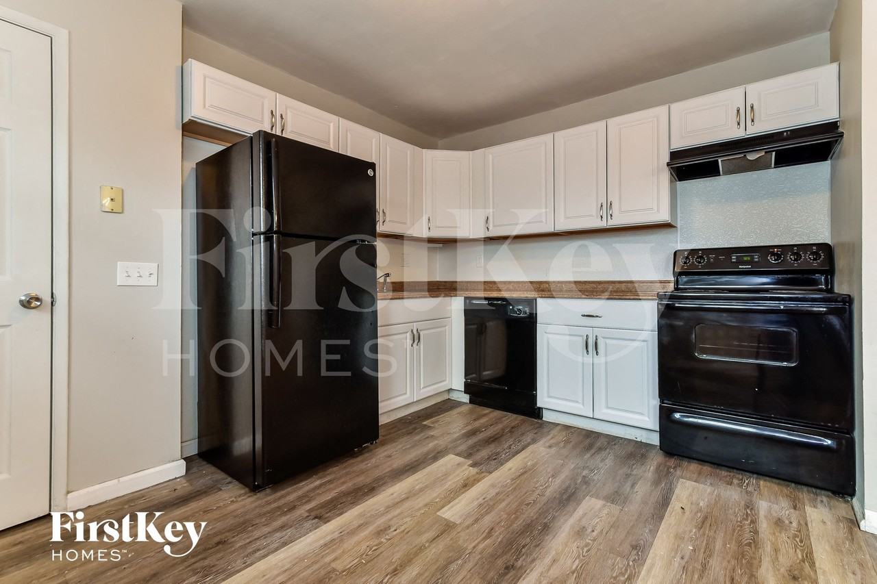 370 Falcon Dr - Photo 6 of 15