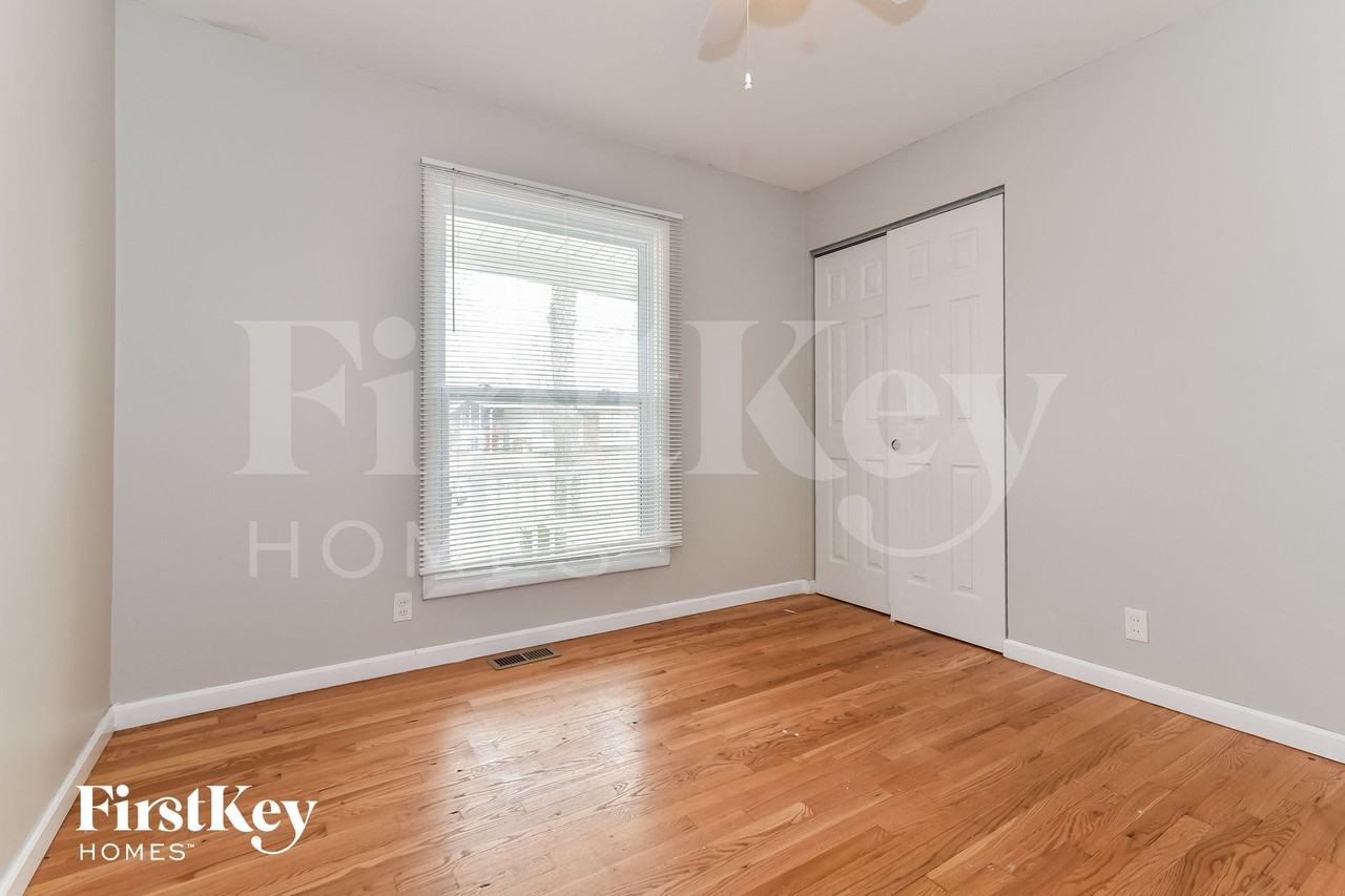 370 Falcon Dr - Photo 7 of 15