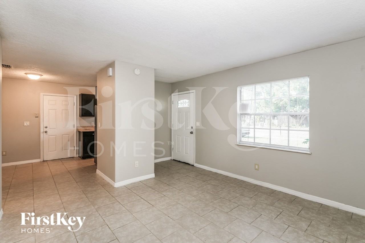 2503 E Linebaugh Ave - Photo 3 of 16