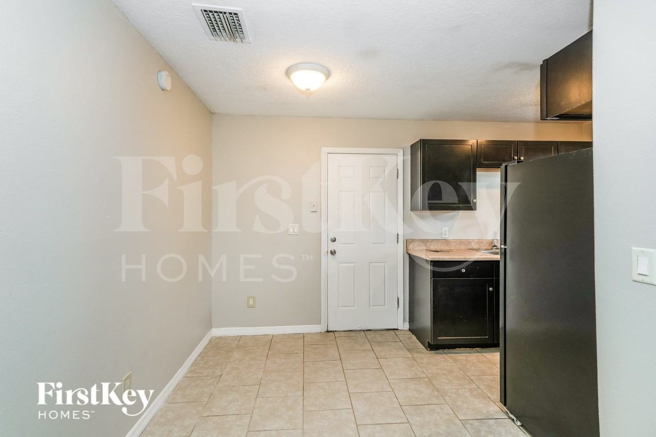 2503 E Linebaugh Ave - Photo 4 of 16