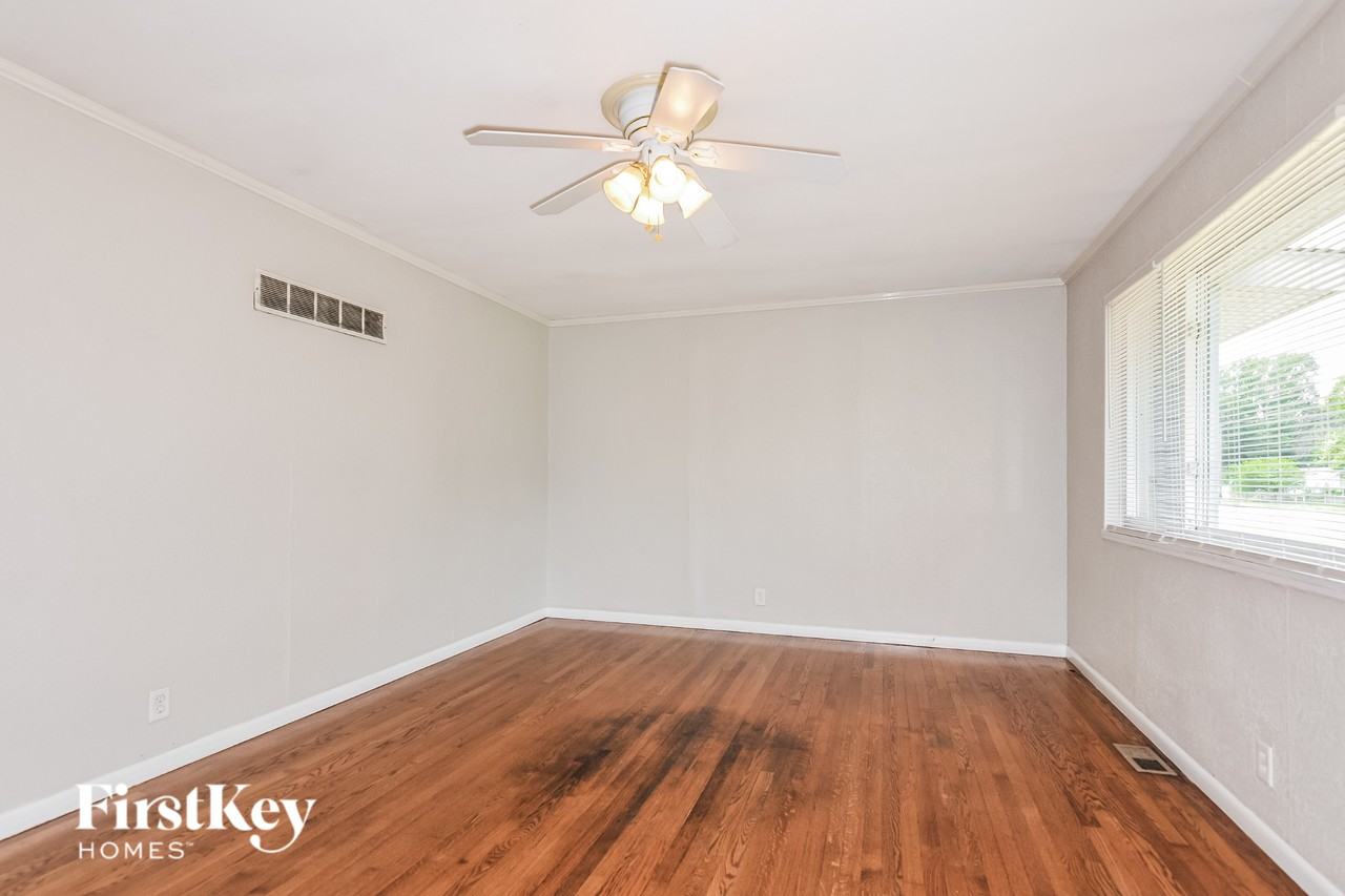 2190 Patterson Rd - Photo 3 of 16