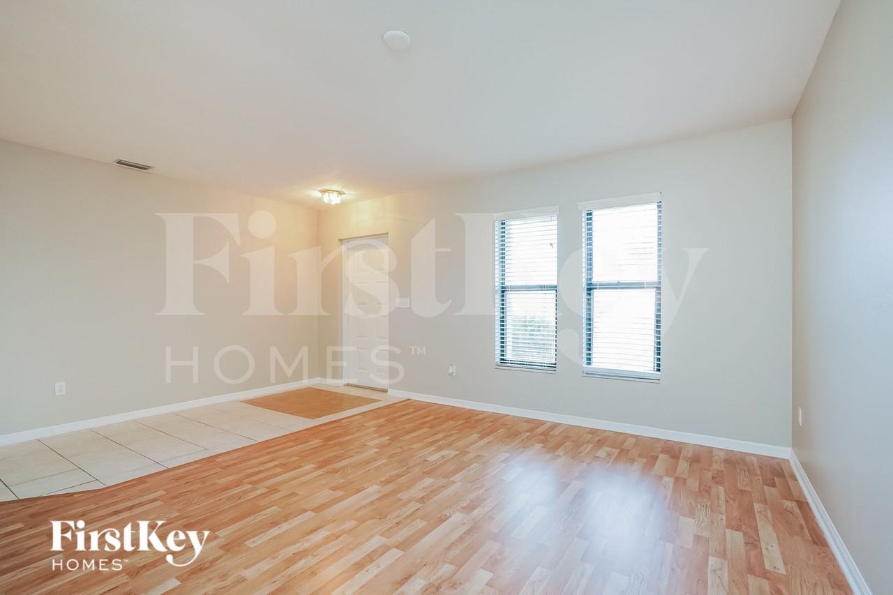 17533 Oriole Rd - Photo 3 of 17