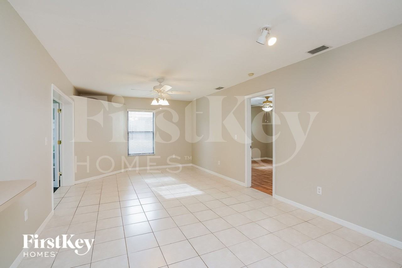 17533 Oriole Rd - Photo 4 of 17