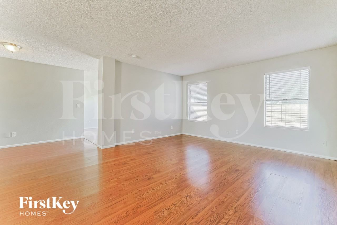 10822 N 66th Dr - Photo 2 of 16