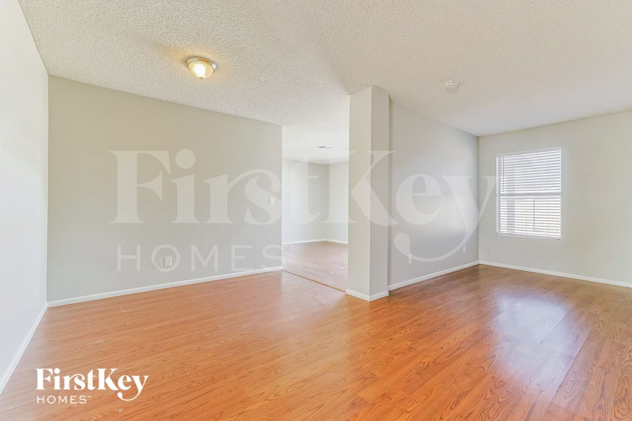 10822 N 66th Dr - Photo 3 of 16
