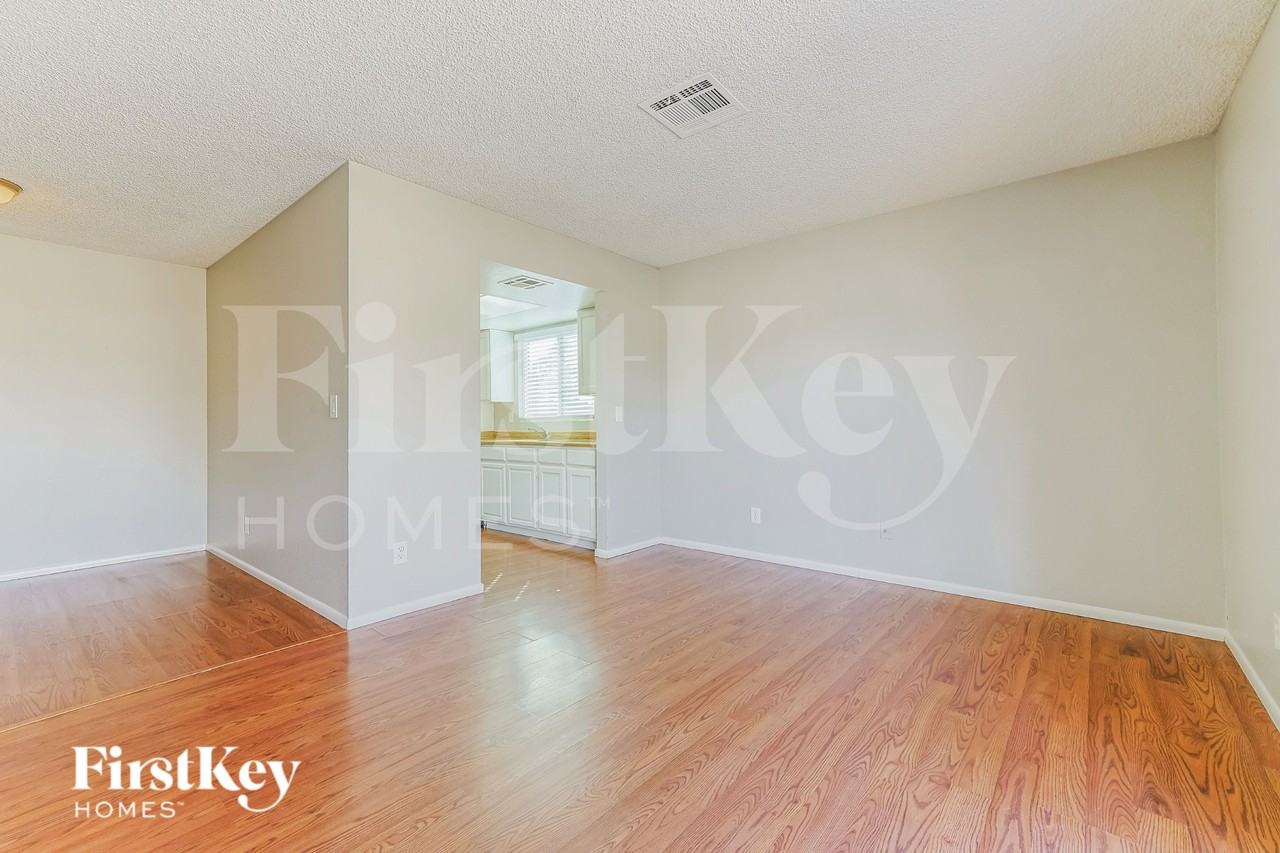 10822 N 66th Dr - Photo 6 of 16