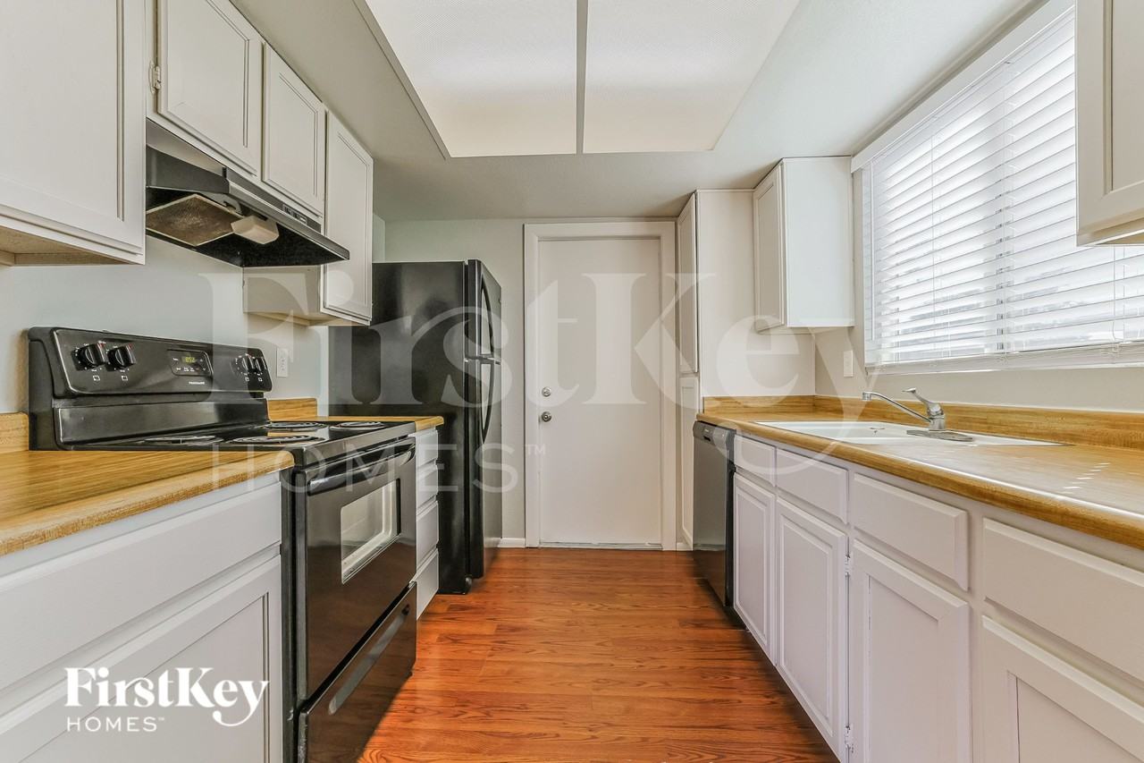 10822 N 66th Dr - Photo 7 of 16