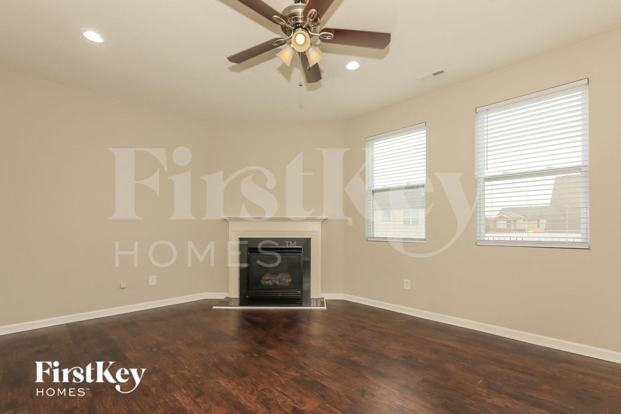 1022 Yellow Bee Rd - Photo 3 of 15